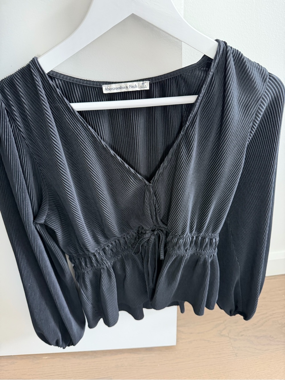 Abercrombie & Fitch Women's Black Pleated V-Neck Drawstring Peplum Top